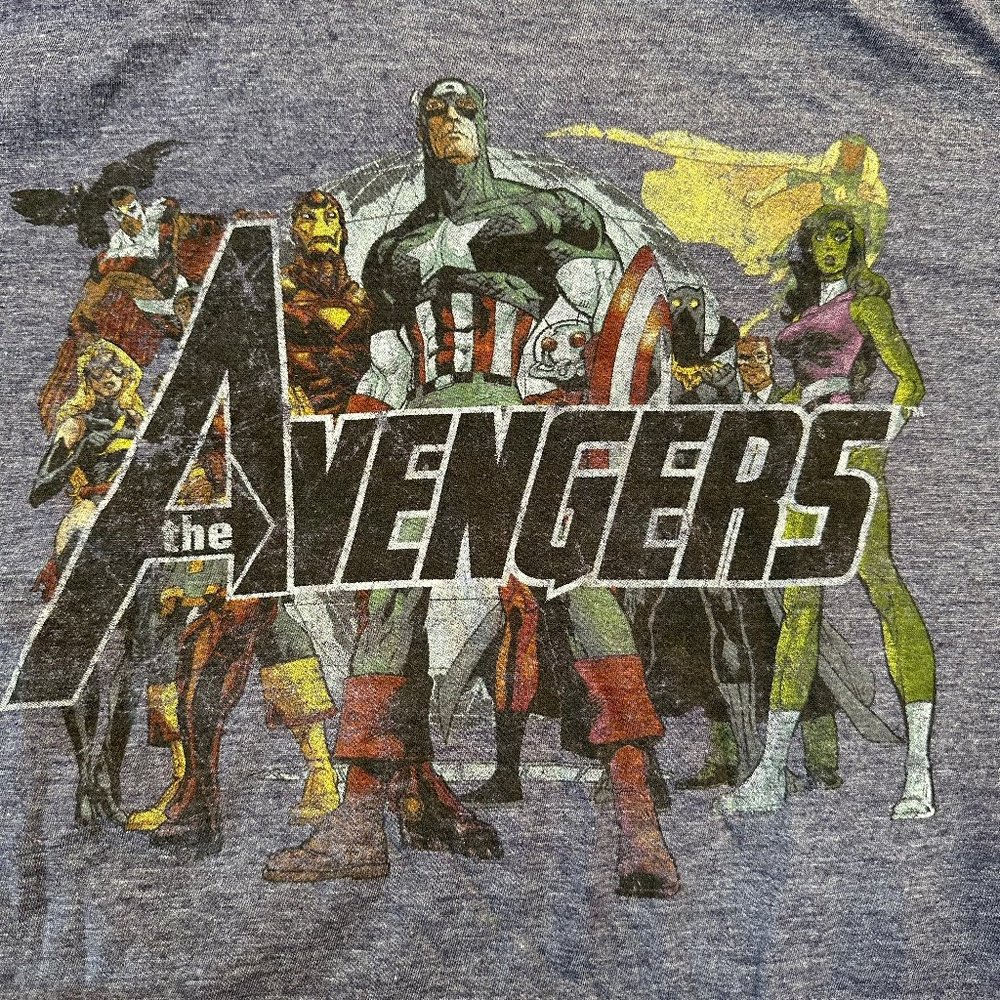 Marvel Avengers T-Shirt. Crooked Logo. 52% Cotton.